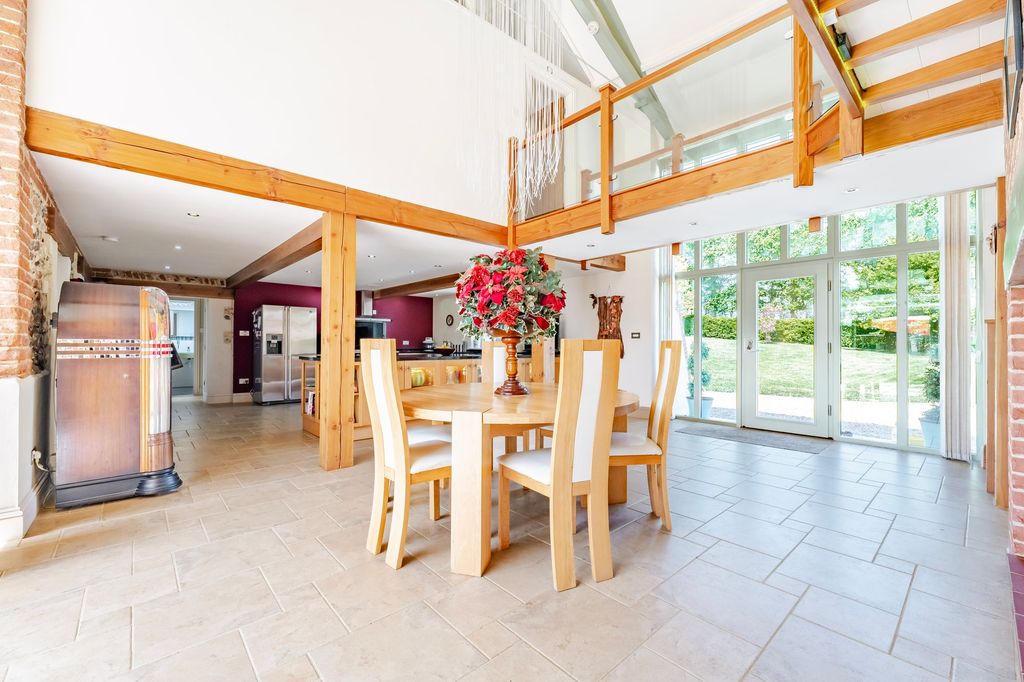 Property photo 3 of 33
