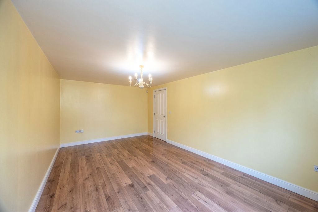 2 bed flat for saleDovecliffe View, Worsbrough, Barnsley S70 photo 4