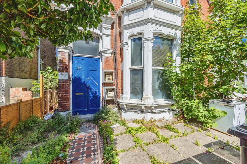Property photo 2 of 17