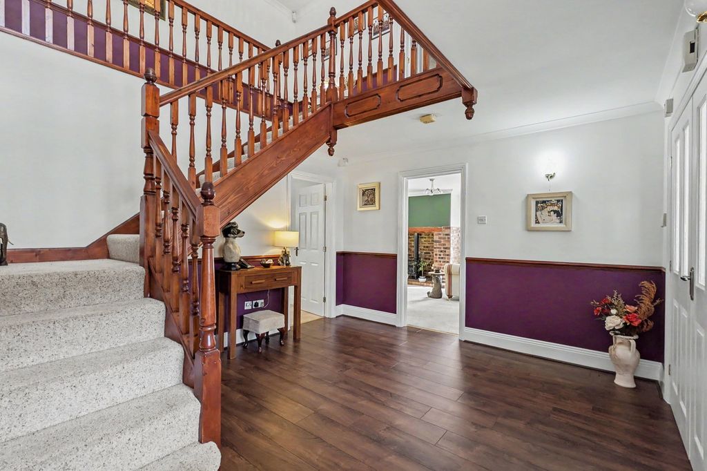 Property photo 3 of 40