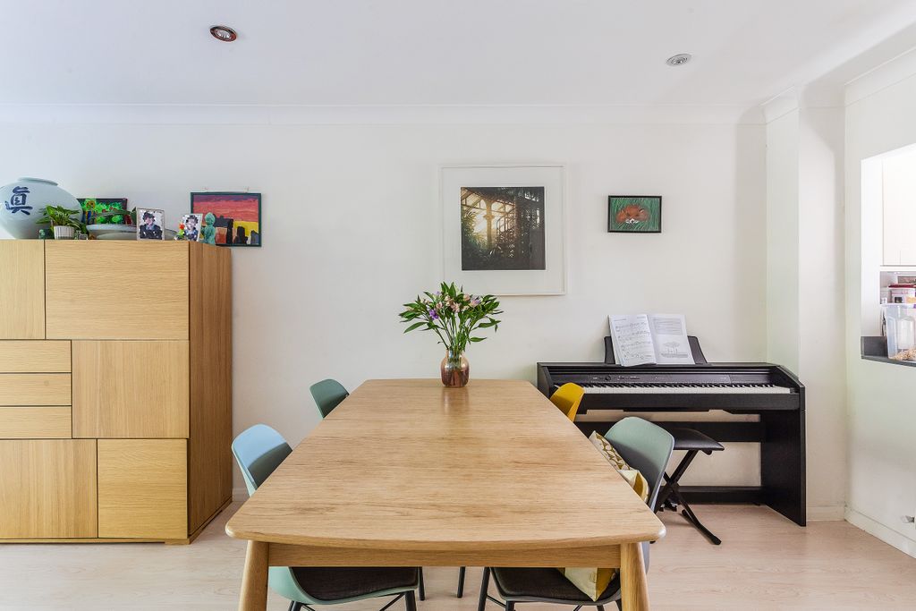 Property photo 1 of 7 83 Gainsborough Road
