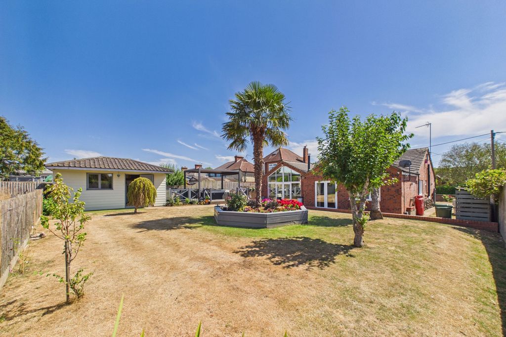 Property photo 2 of 31