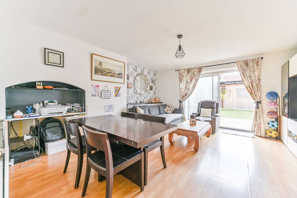 Property photo 3 of 11