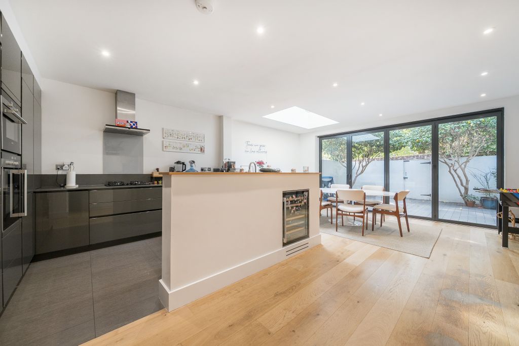 Property photo 1 of 28 Kitchen/Dining