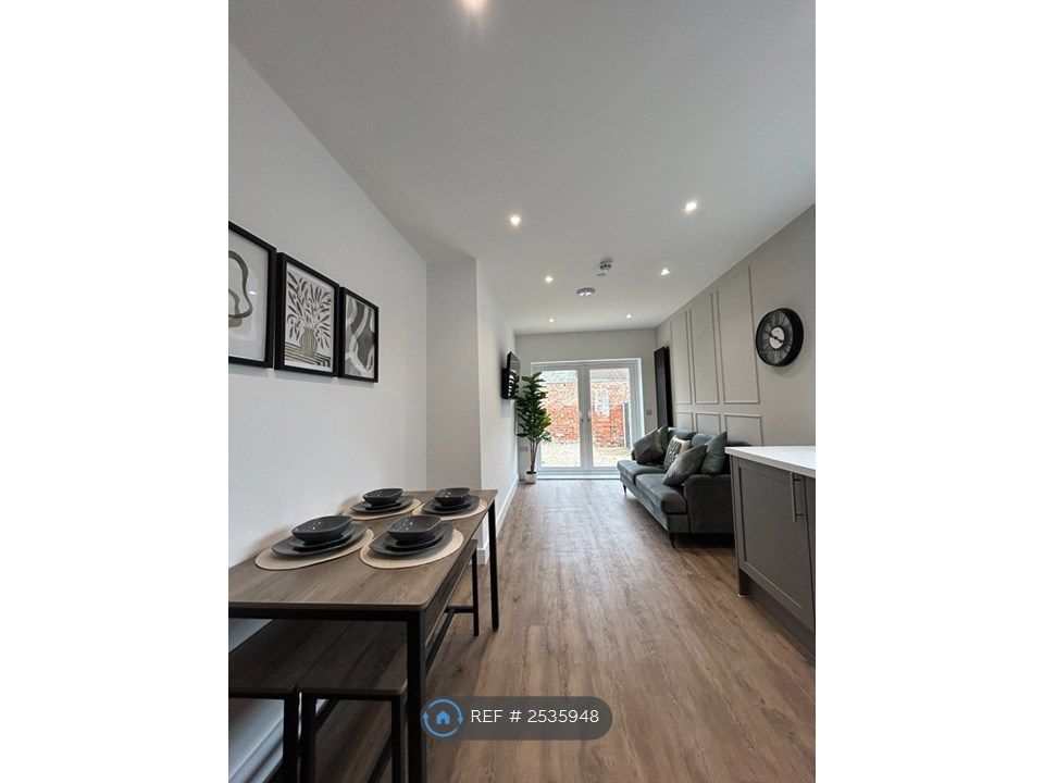 Property photo 2 of 16 Communal Open Plan Lounge