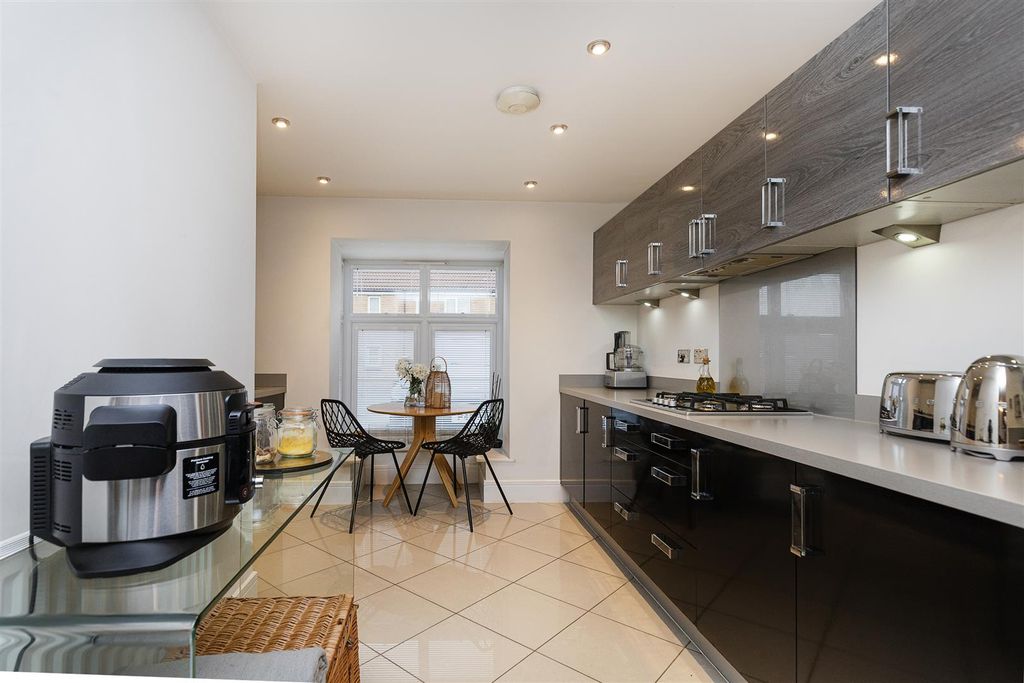 Property photo 2 of 37