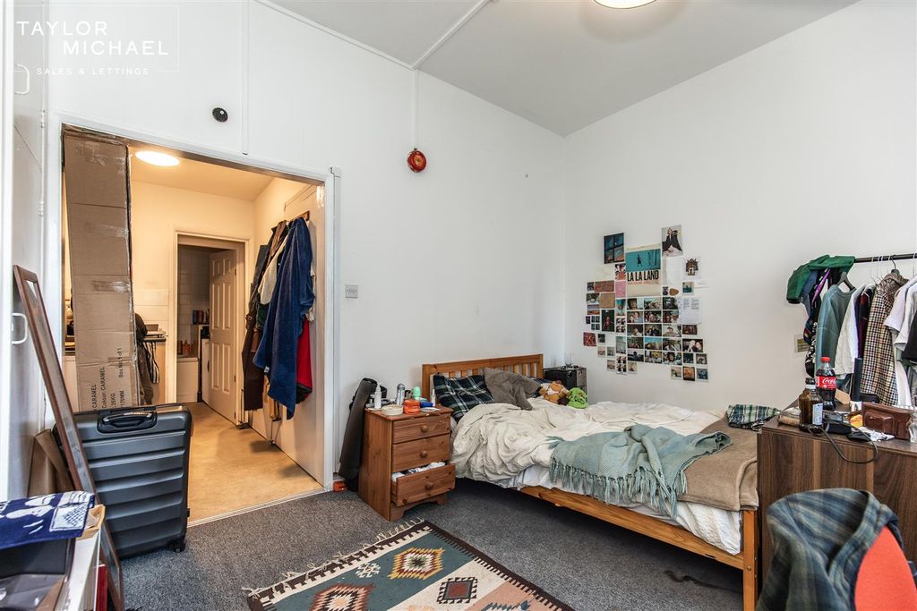 Property photo 3 of 9 Studio Room