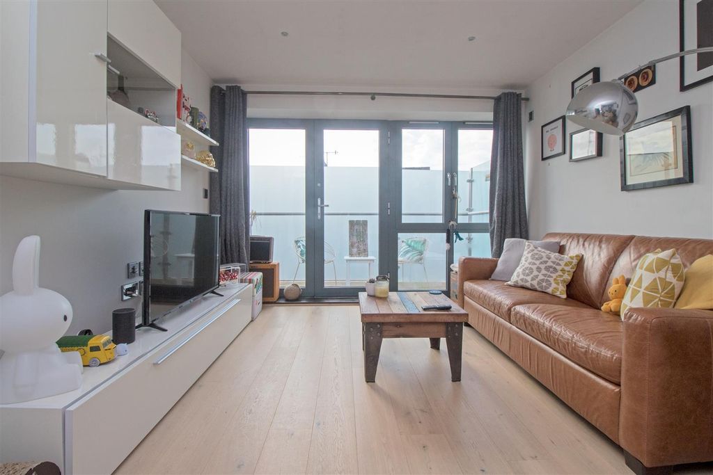 Property photo 2 of 10