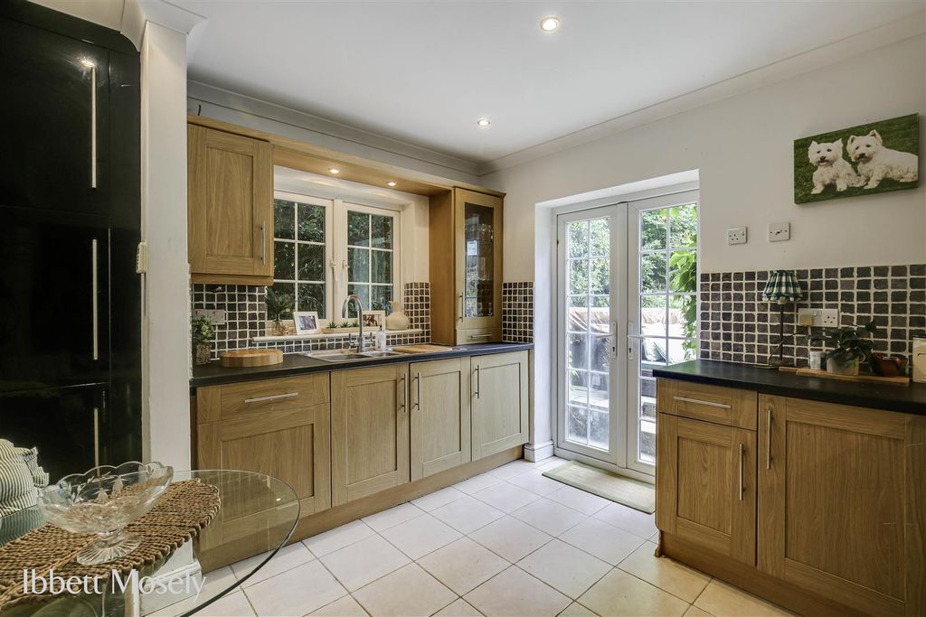 Property photo 3 of 25 12 Kitchen.Jpg