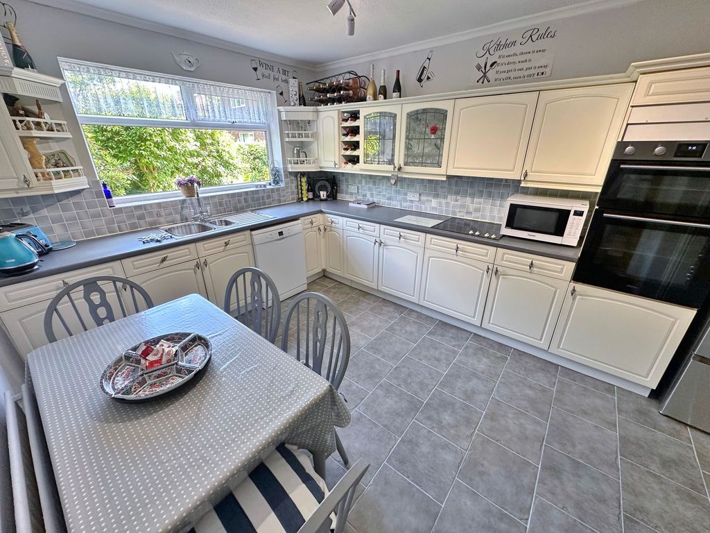 Property photo 3 of 35 Photo 8