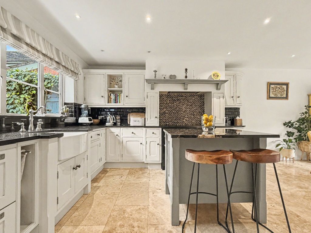 Property photo 2 of 74 5412634