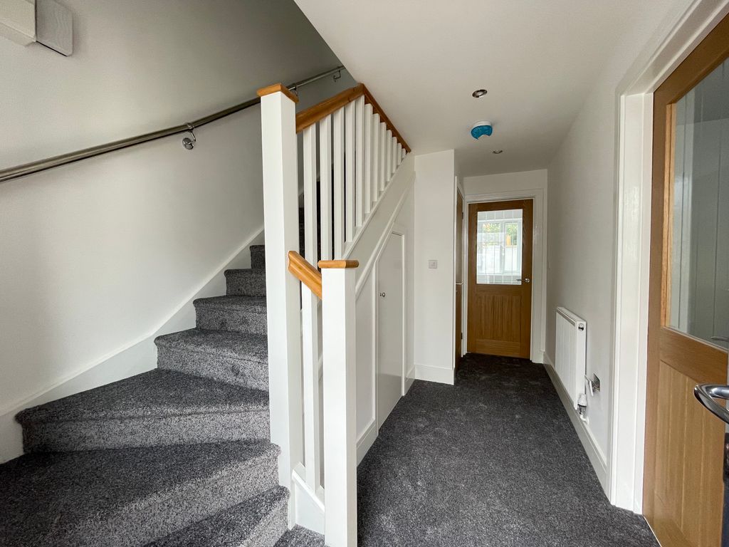Property photo 2 of 10 Entrance Hall