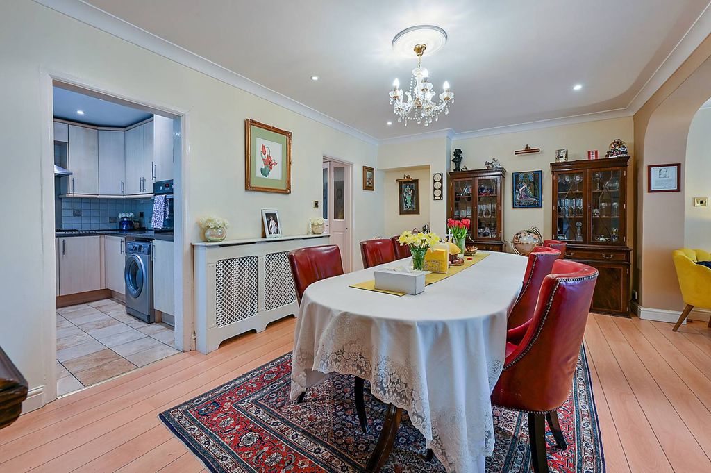 Property photo 3 of 19