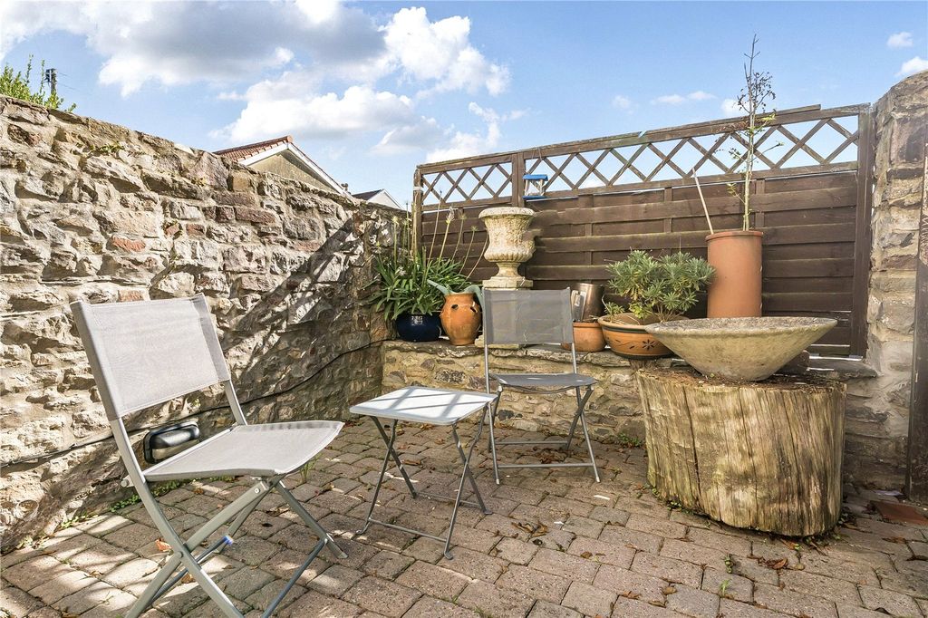 Property photo 3 of 23 Picture No. 11