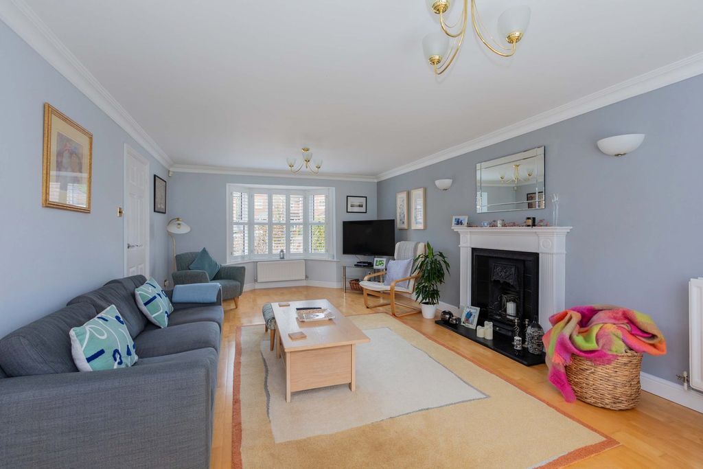 Property photo 2 of 23