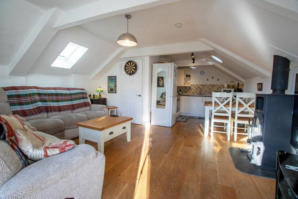 Additional image 7 of 1 bed flat for saleNewport Square, Launceston PL15