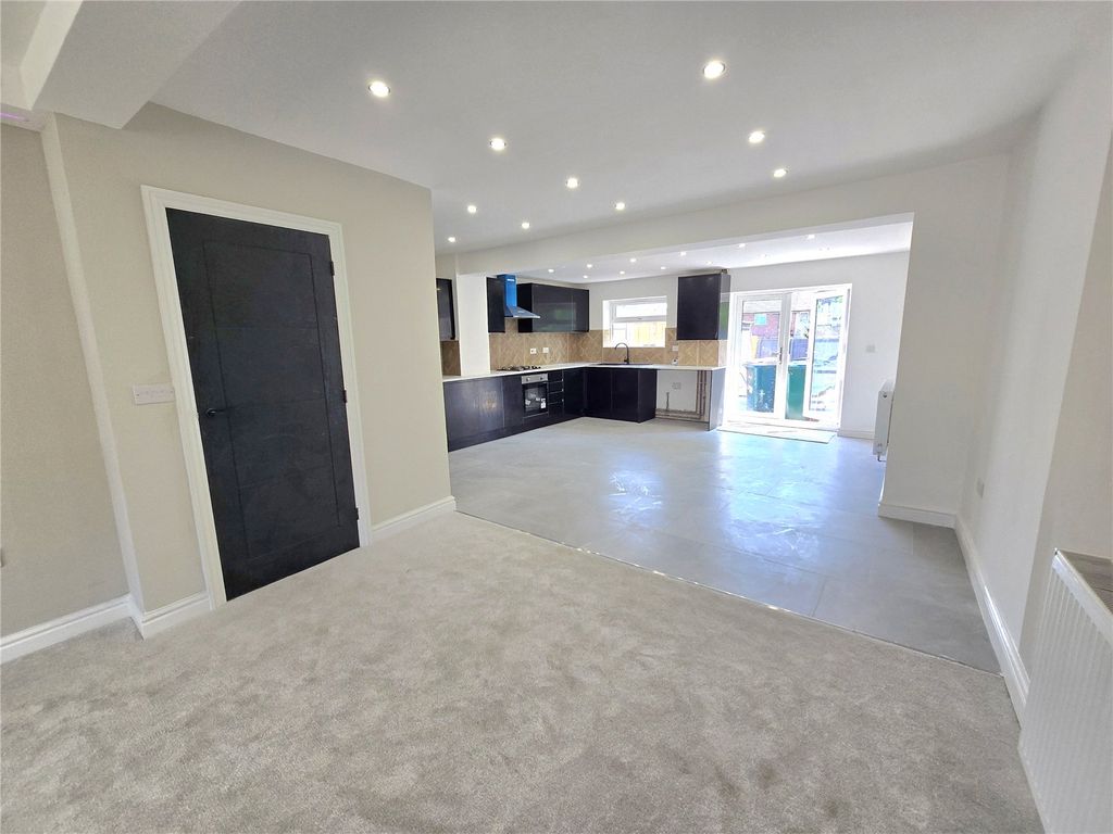 Property photo 3 of 15 Picture No. 04