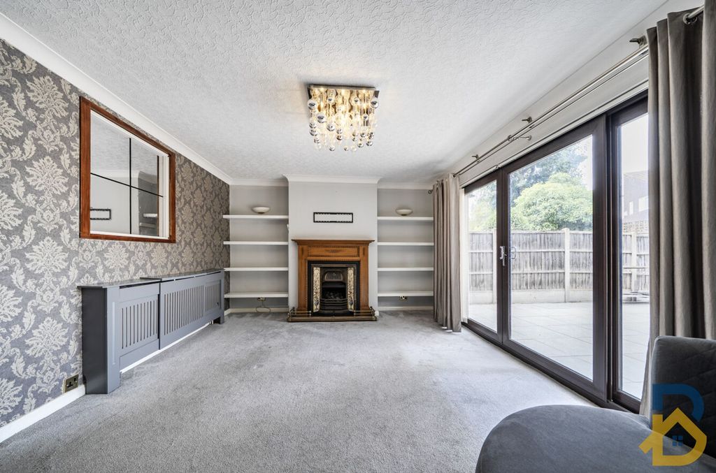 Property photo 2 of 26