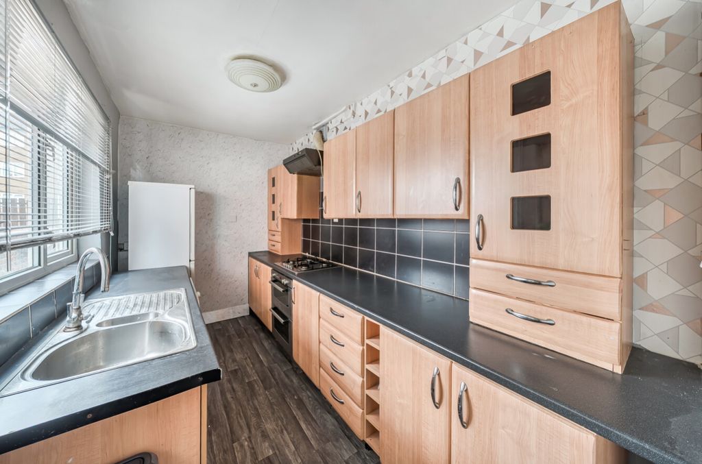 Property photo 3 of 20 1397666-8-6960E0A84Bfb2