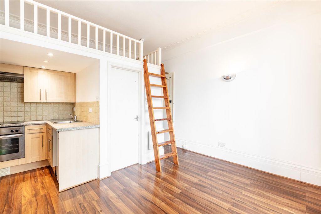 Property photo 3 of 9 Studio