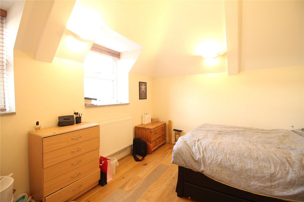 Property photo 2 of 5 Picture No. 11