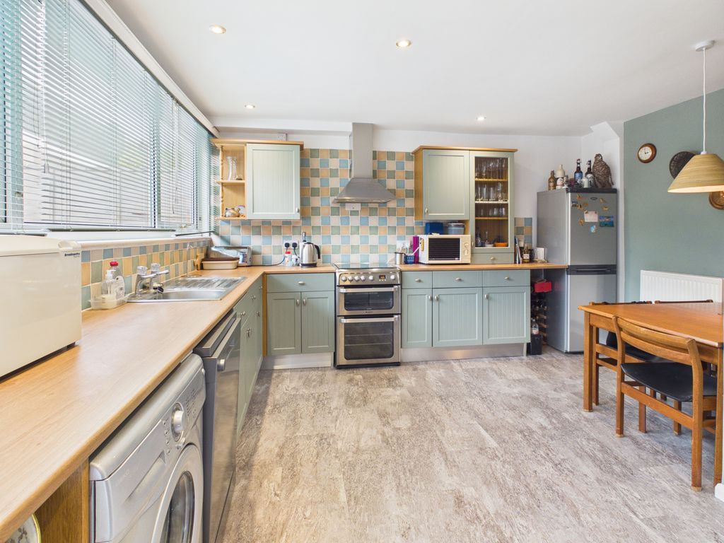 Property photo 2 of 11 Kitchen Ground Flat