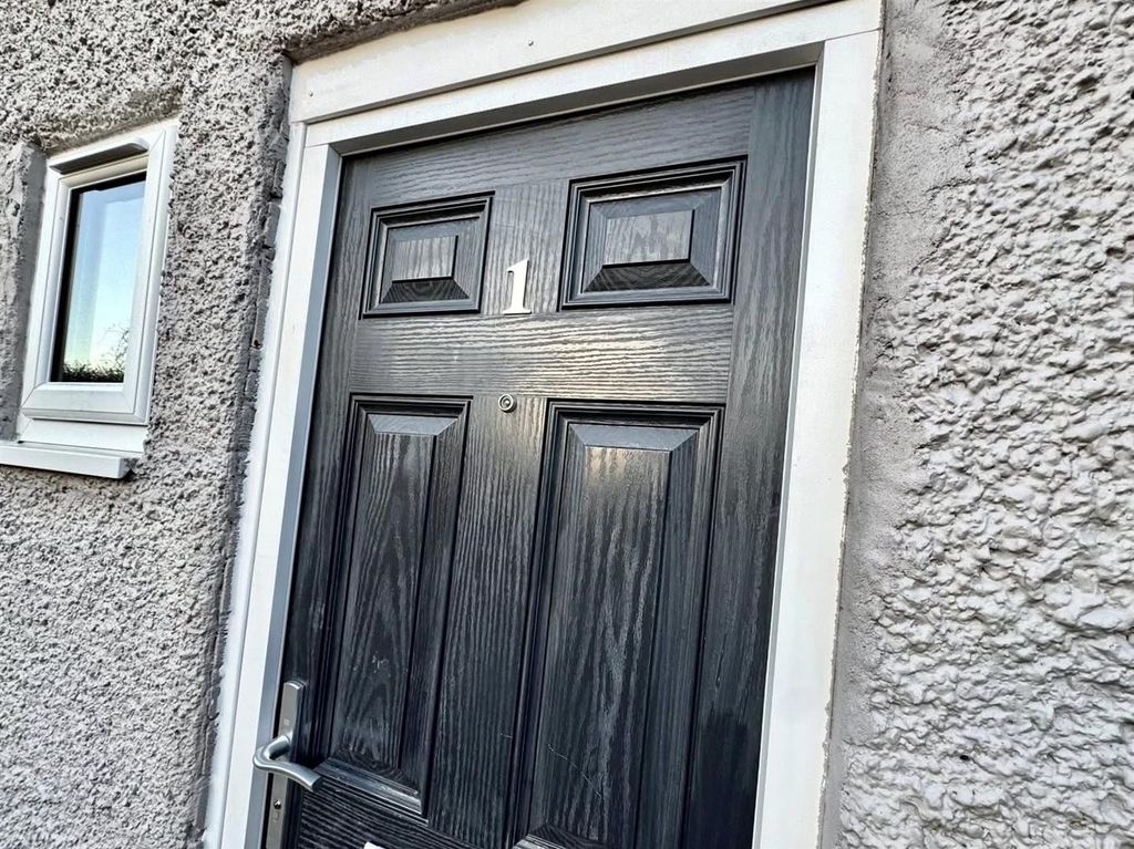 Property photo 3 of 7 Flat 1.Jpg