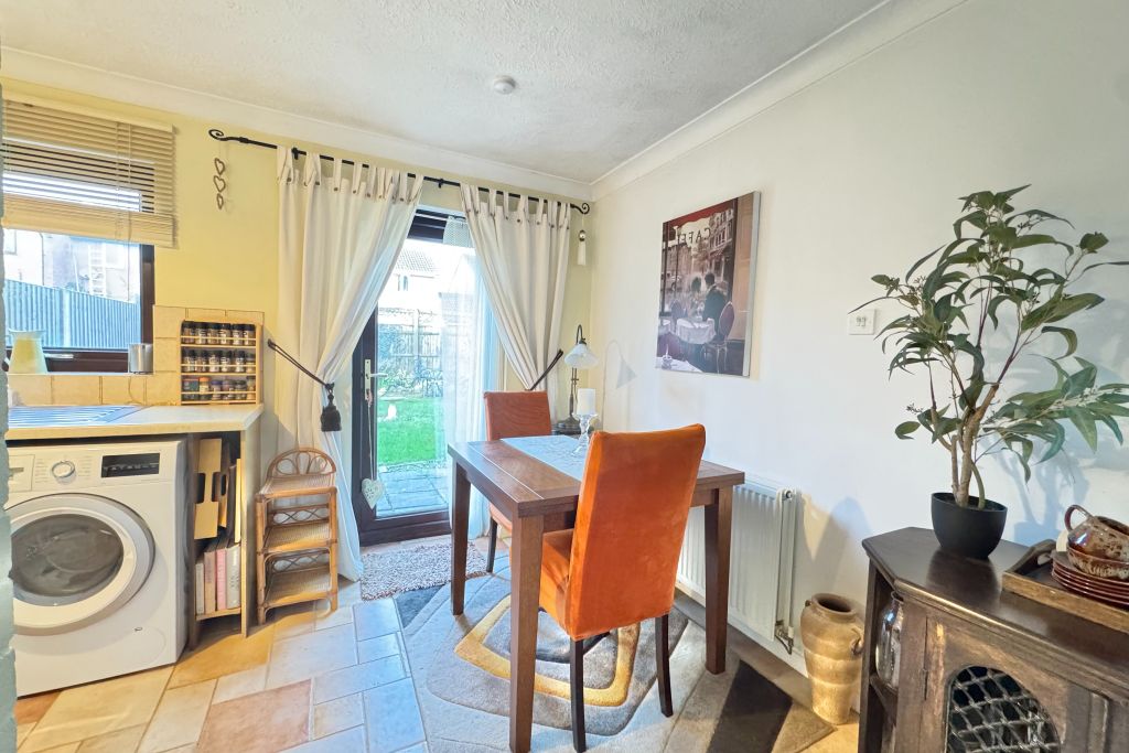 Property photo 3 of 10 Dining Area