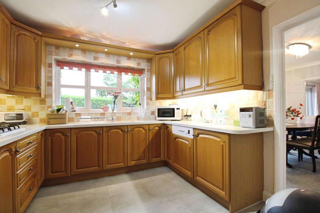 Property photo 2 of 23