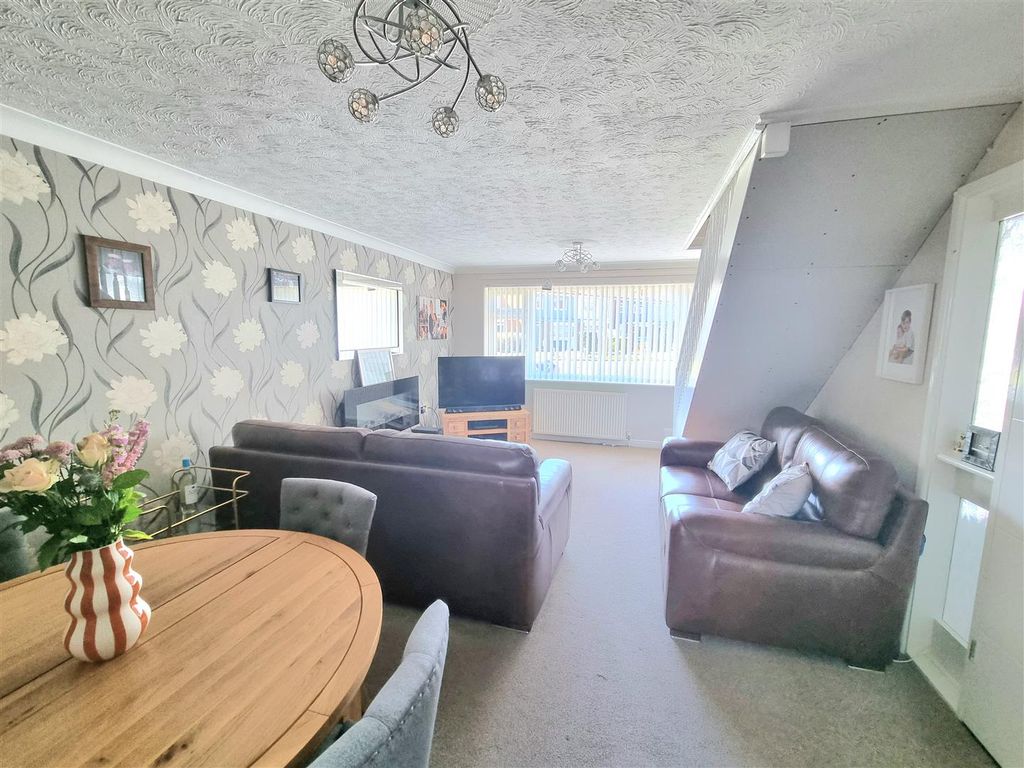 Property photo 2 of 20 Lounge/Diner