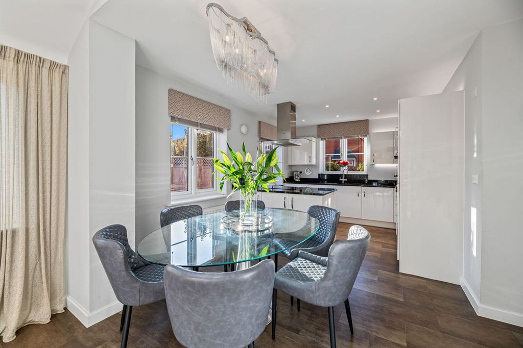 Property photo 3 of 24 Kitchen/Dining Room