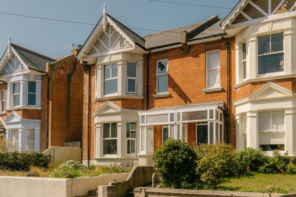 Property photo 3 of 28 Croft-Hastings-Sthelenscrescent-Exterior