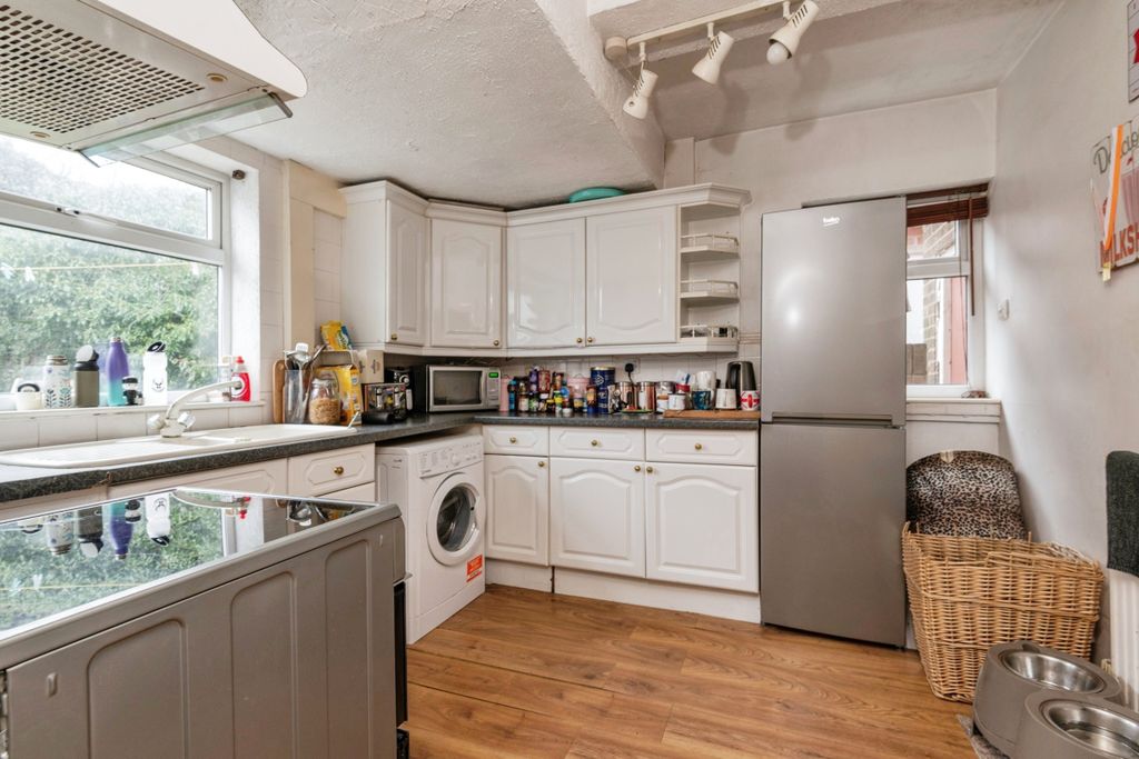Property photo 3 of 15 Kitchen