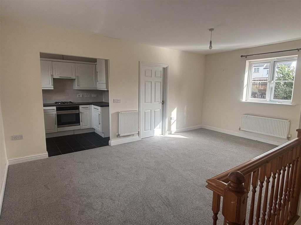 Property photo 3 of 10 Lounge