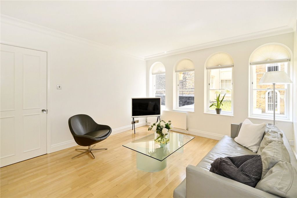 Property photo 3 of 11 Reception