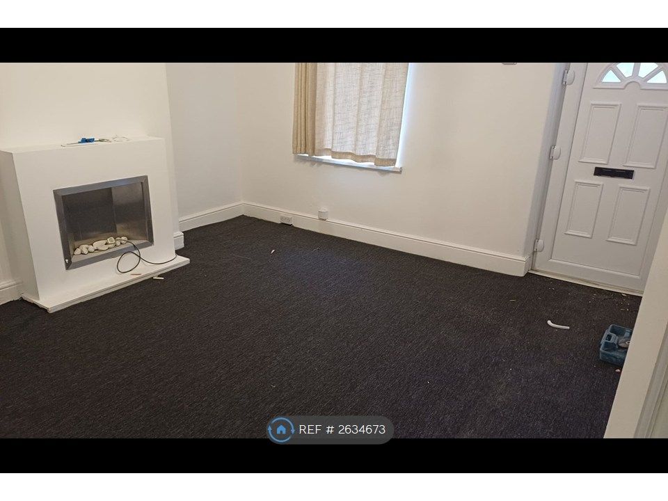 Property photo 3 of 18 Living Room