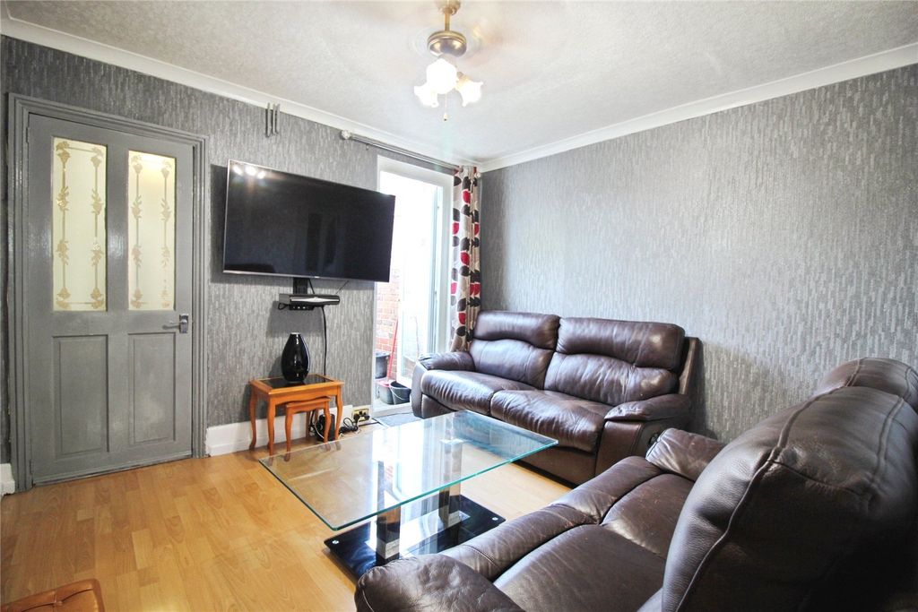 Property photo 2 of 8 Picture No. 04