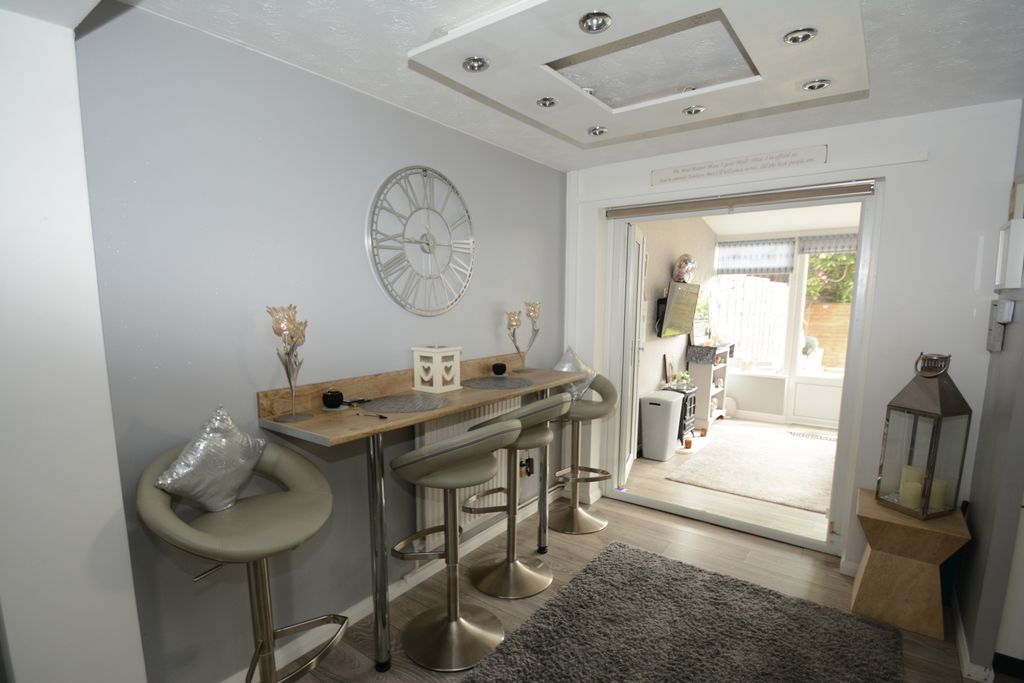 Property photo 3 of 14 Dining Room