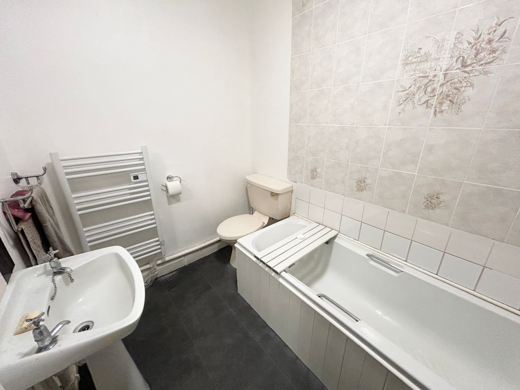 Property photo 3 of 6 Bathroom