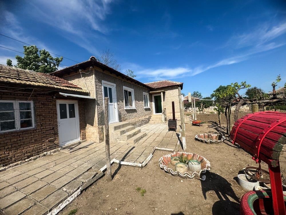 Property photo 1 of 16