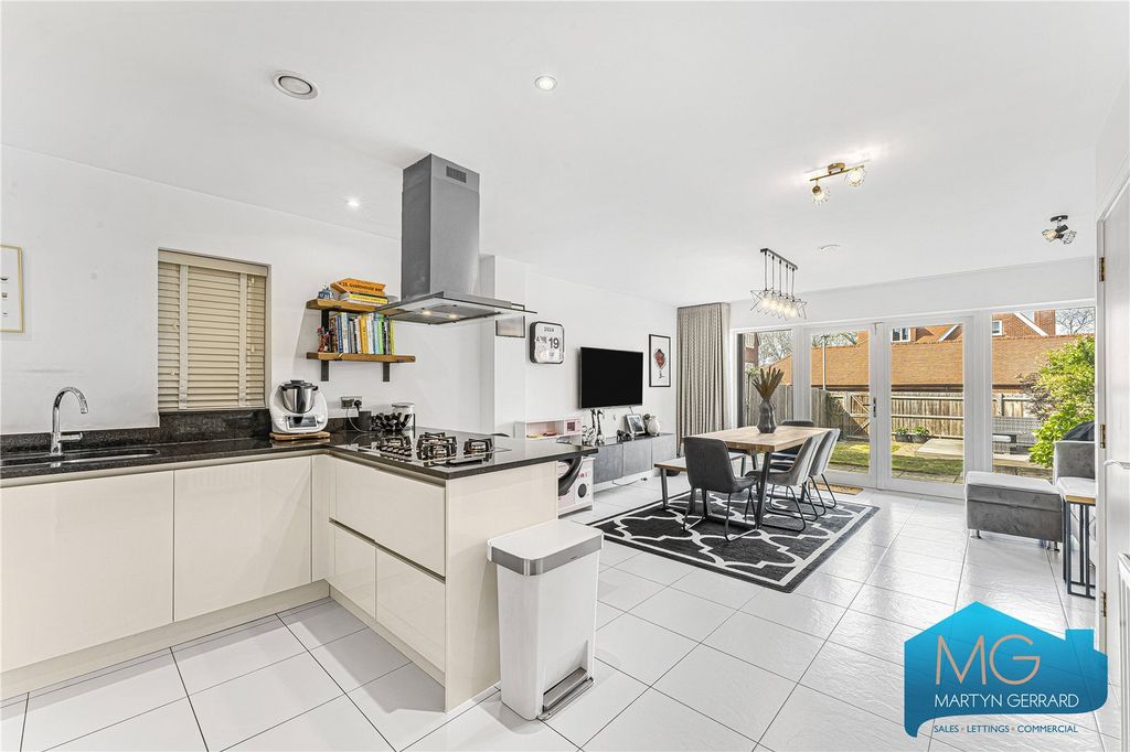 Property photo 2 of 16 Picture No. 21