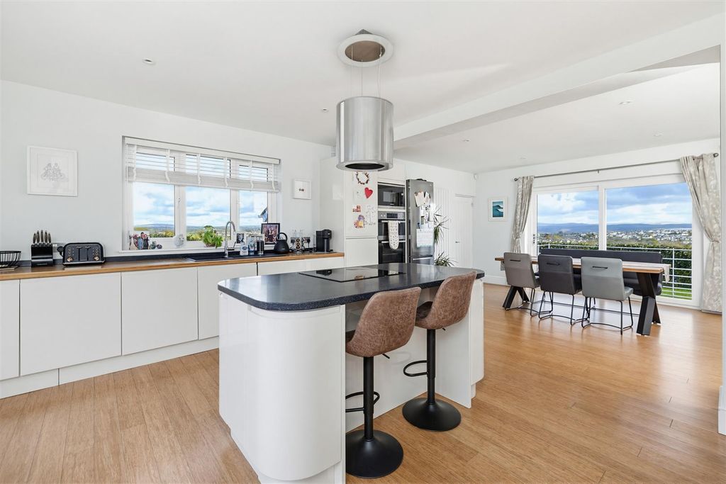 Property photo 2 of 42 0065.Jpg