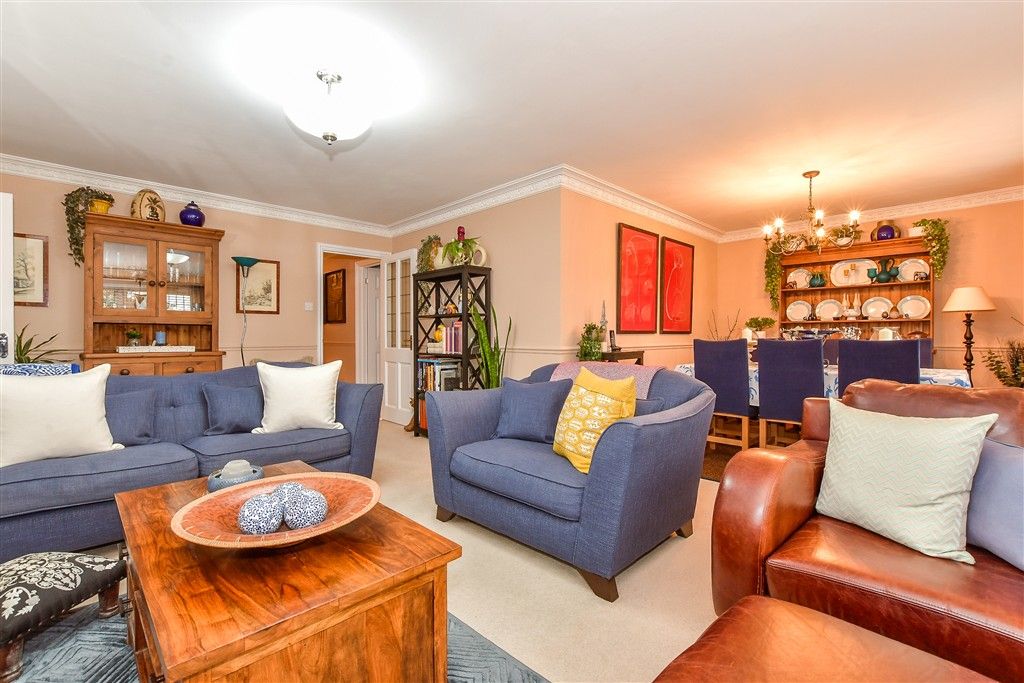 Property photo 3 of 15 Lounge/ Dining Room