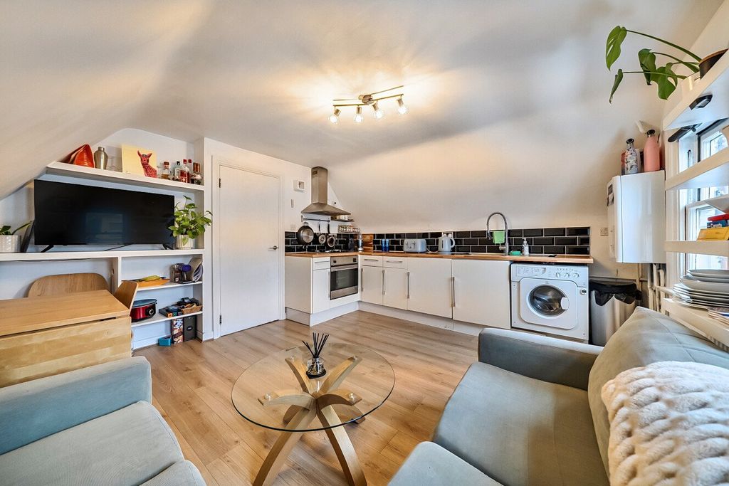 Property photo 2 of 12 Picture No. 11