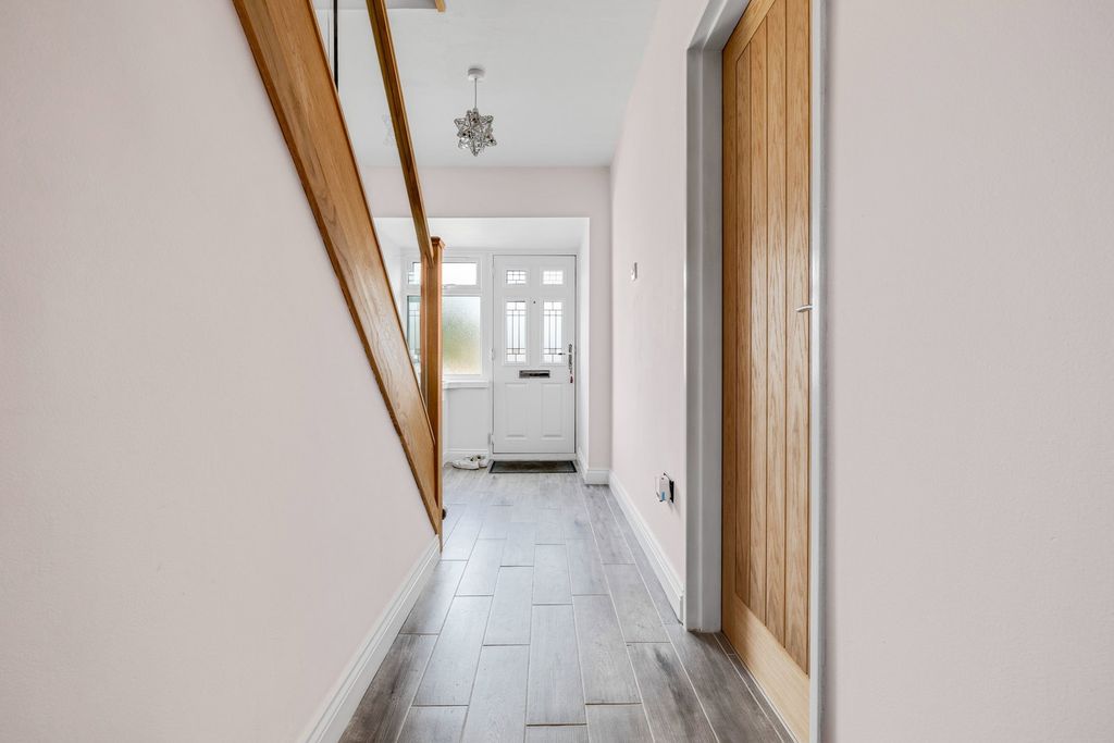 Property photo 3 of 32