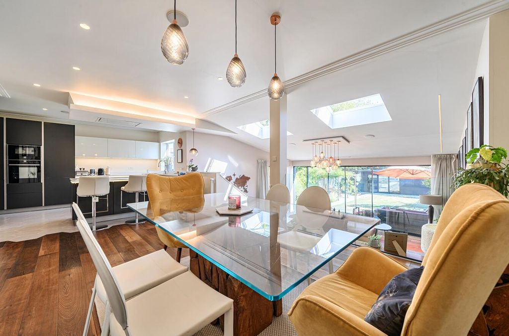 Property photo 3 of 23 Davidson Frost-Wellings, Ha7, Snaresbrook Drive, D