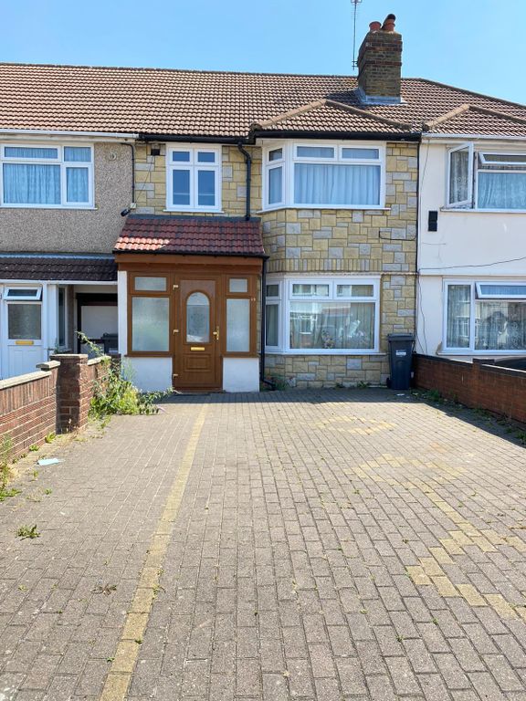 Property photo 1 of 10 4 Bed Terraced House To Rent Berkeley Avenue, Hounslow Tw4