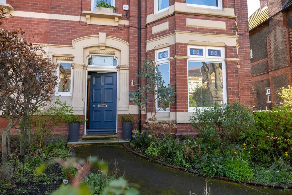 Property photo 2 of 32