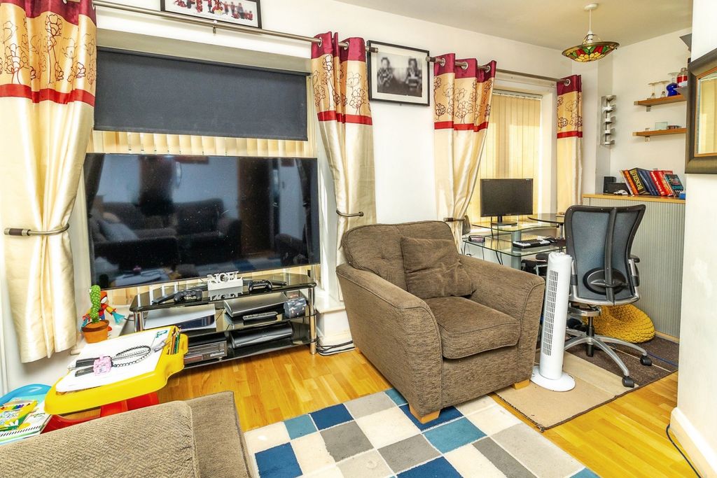 Property photo 3 of 17 Photo