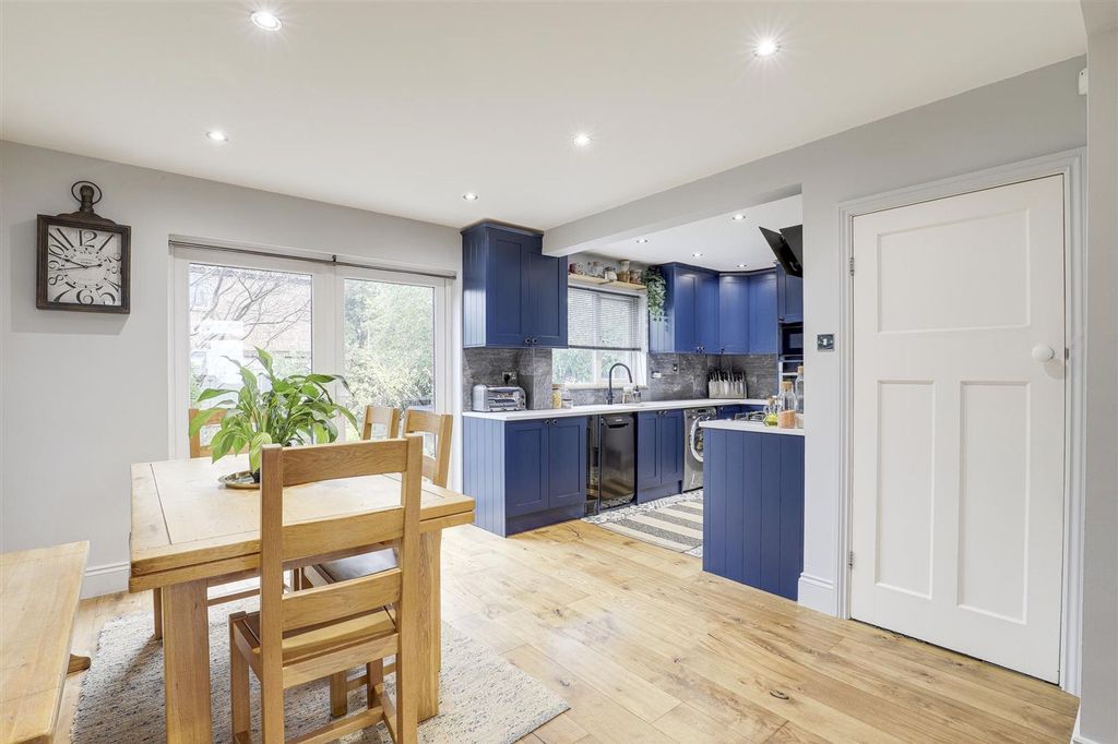 Property photo 2 of 27